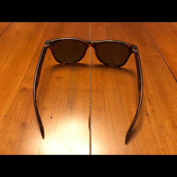 Sunglasses - Picture 3 of 4